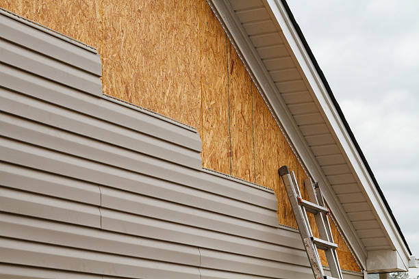 Professional Fiber Cement Siding technician working in Ponte Vedra Beach, FL